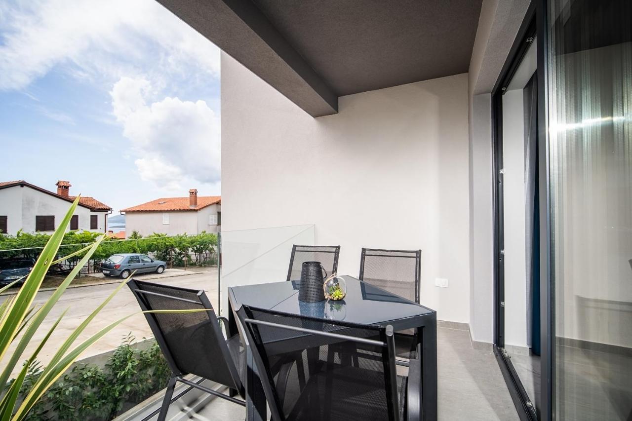 Villa Apartments Lela Rabac Exterior foto
